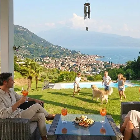 D1mora Sophie - With Pool View
